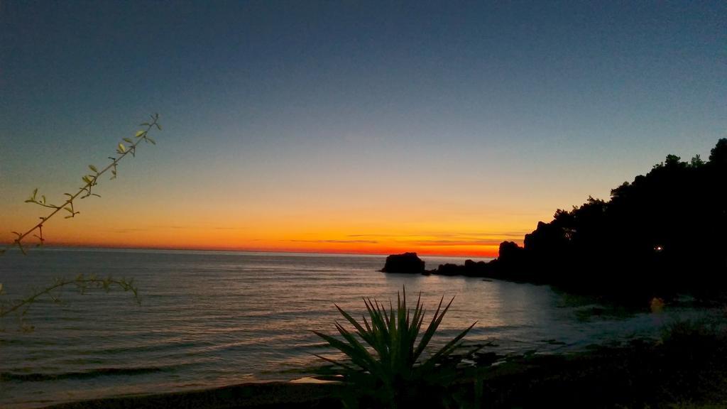 Menigos Resort House Agios Gordios  Exterior foto
