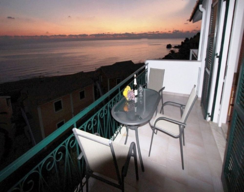 Menigos Resort House Agios Gordios  Exterior foto