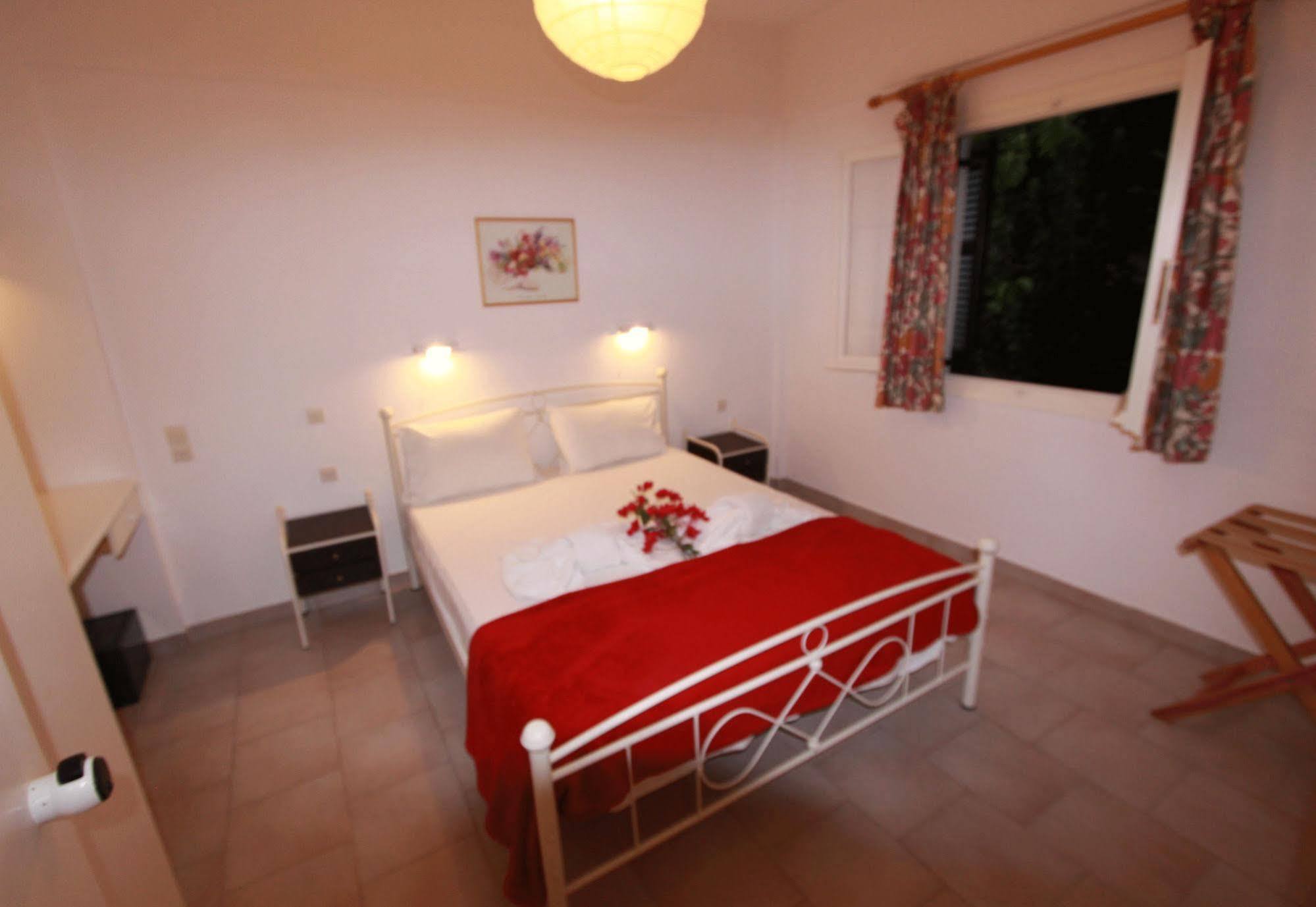 Menigos Resort House Agios Gordios  Exterior foto